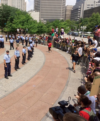Officers ring Federal Building in St. Louis, which was a target of August 10 protests. Photo: D.L. Phillips